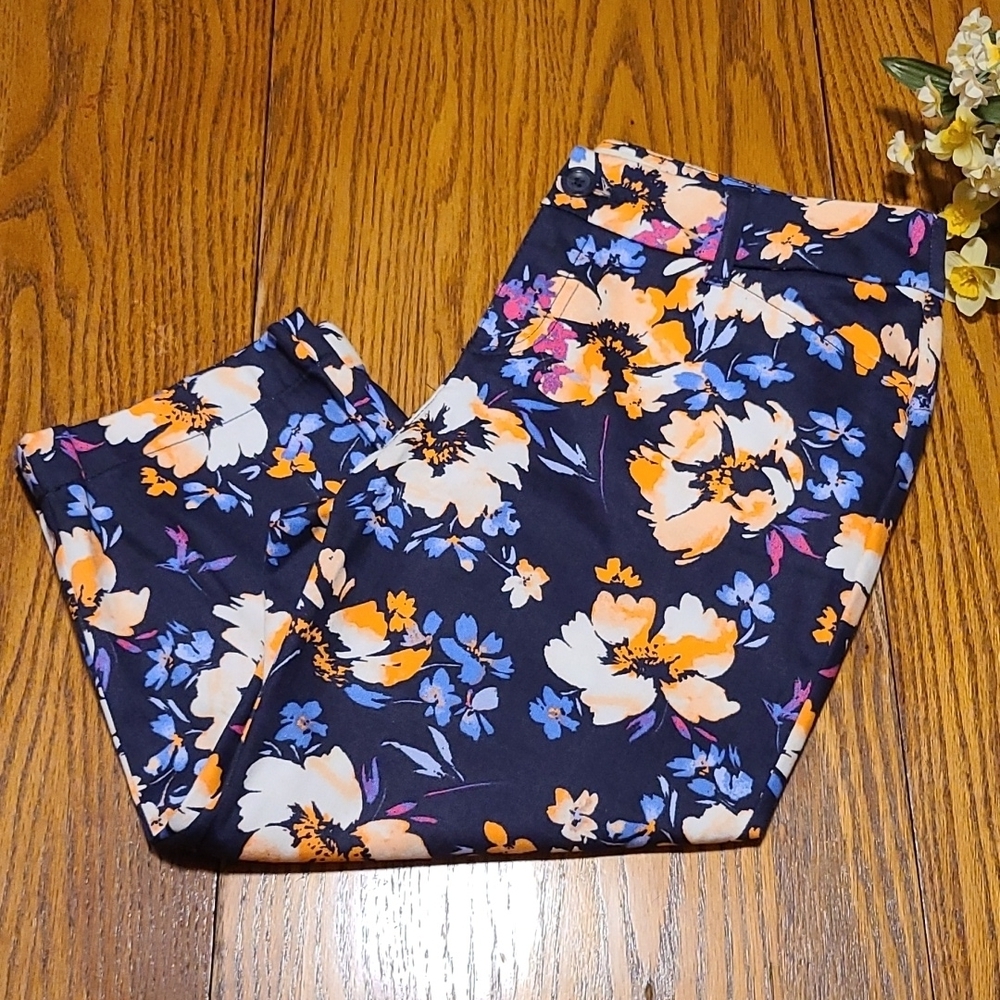 St. John's Bay Floral Capris - Size 4P